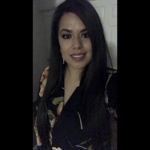 Meet your Posher, Violeta